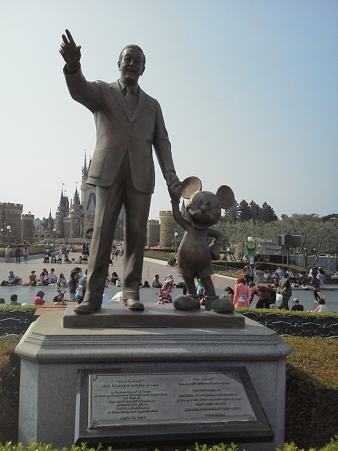 東京ディズニーランドに行ってきました イッツ ア スモールワールドは１５分おきにからくりが動くのも楽しいです 静岡の電車 鉄道好きのらくがき帳